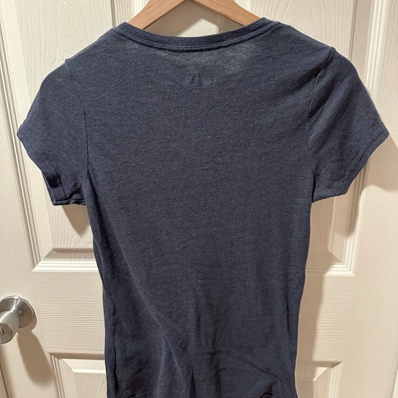 Under armor Navy Tee- Size Medium - Picture 3 of 3